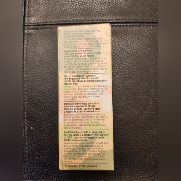 Clinique Stay-Matte Oil-Free Makeup Foundation In 21 Cream Caramel - Picture 3 of 8